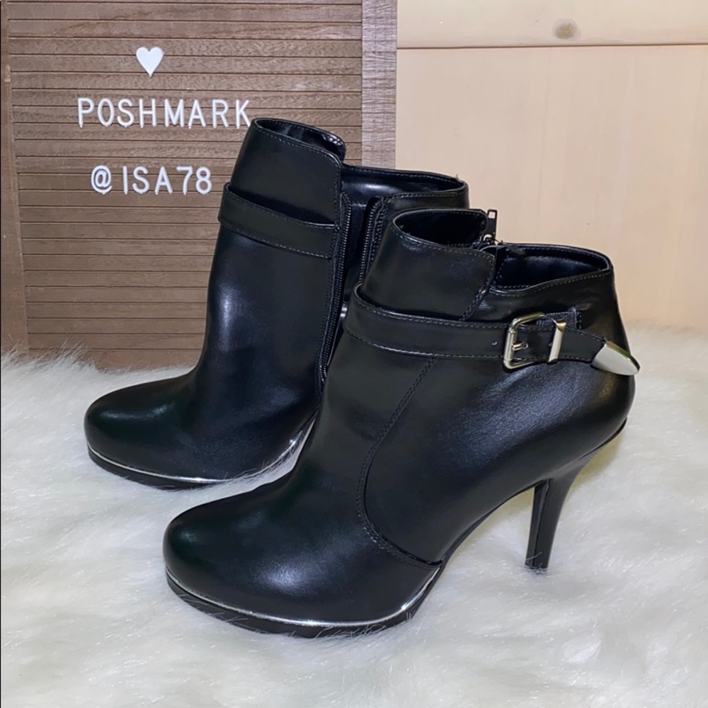 ANDIAMO Aerica Heeled Ankle Booties